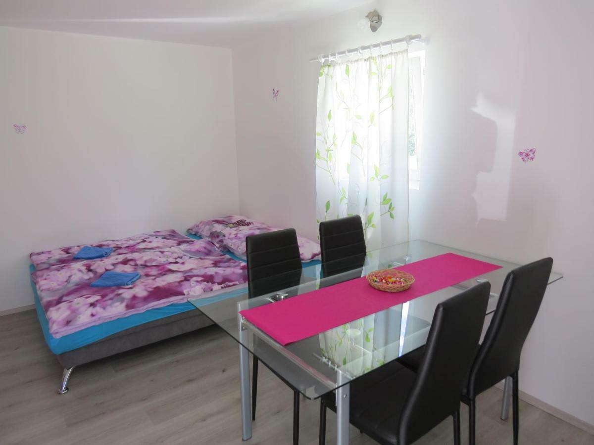 Apartma Patricija - Big Apartment For 6 Tolmin Exterior foto